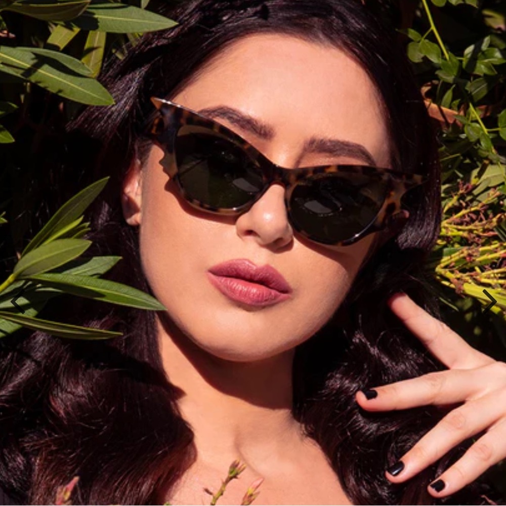 NIB Vamp Batwing Sunglasses in Tortoise